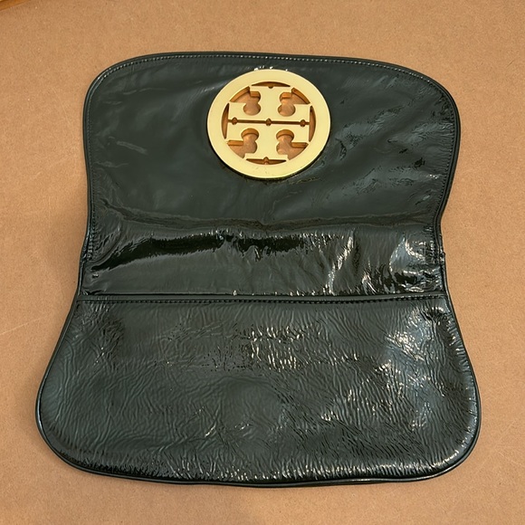 Dark green patent leather Tory Burch clutch - Picture 4 of 7
